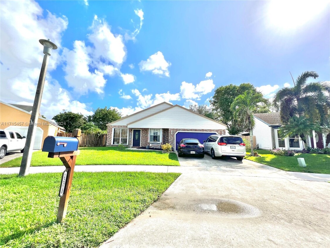 Foto principal - 13310 SW 10th Pl