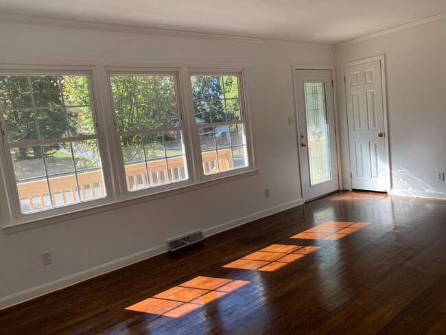 Foto del edificio - 910 Sycamore Rd