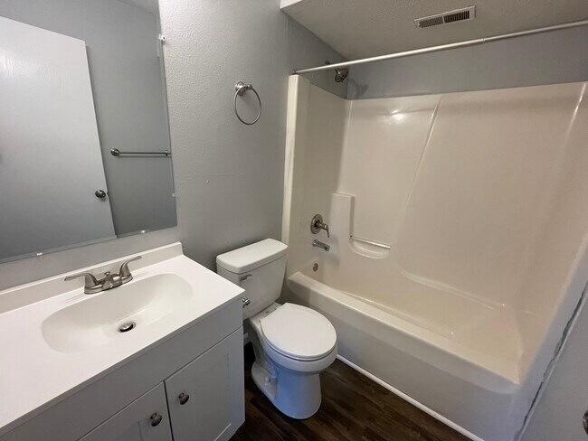 Foto del edificio - 356 Stone Creek Dr