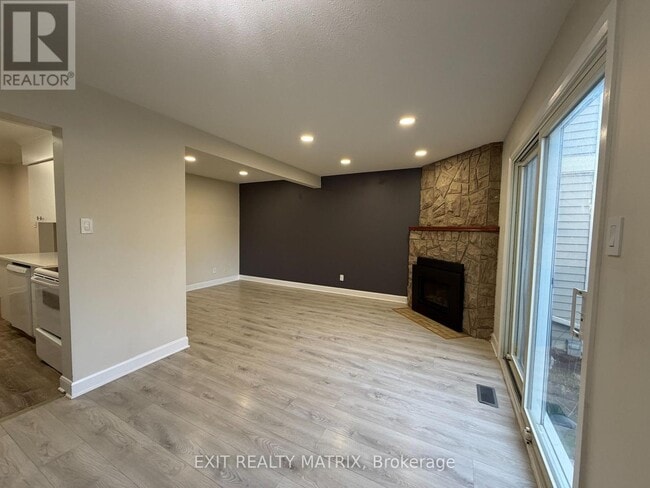 Building Photo - 102 Bujold Ct