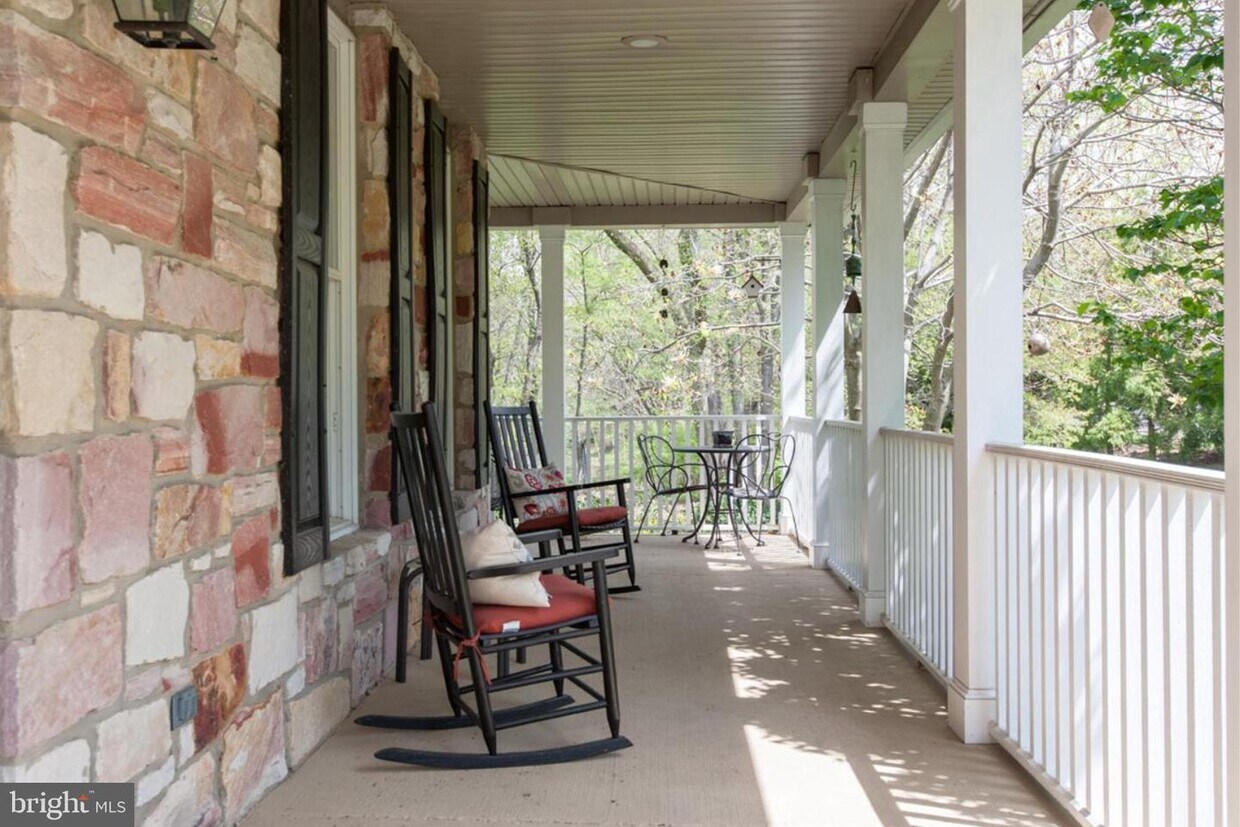 Primary Photo - 4900 Hunt Field Dr