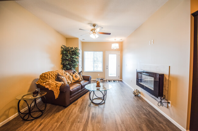 Building Photo - 636 Castle Pines Dr