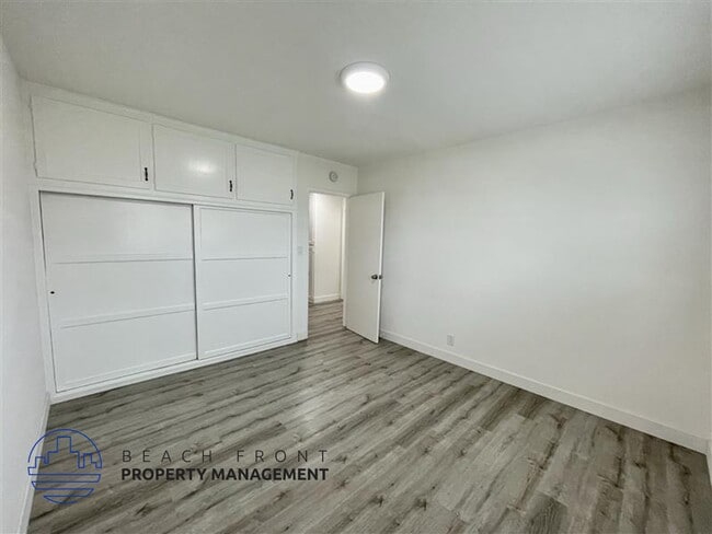 Building Photo - 313 Calle Miramar