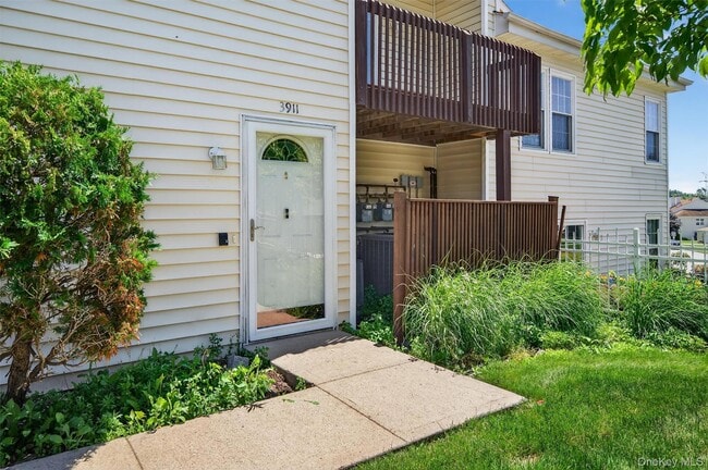 Foto del edificio - 3911 Whispering Hills Dr