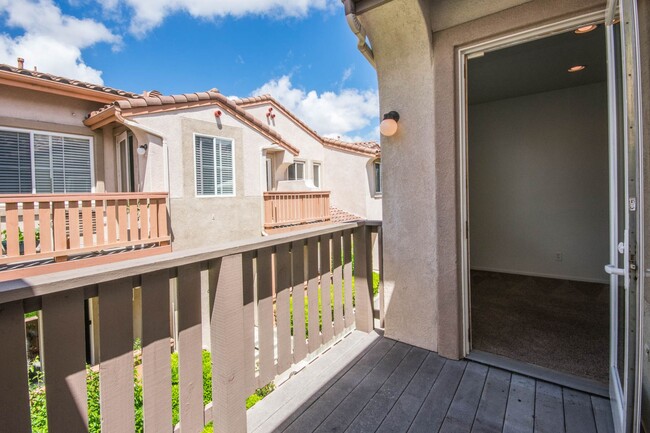 Building Photo - 3 bedroom townhome located In Rancho Carri...