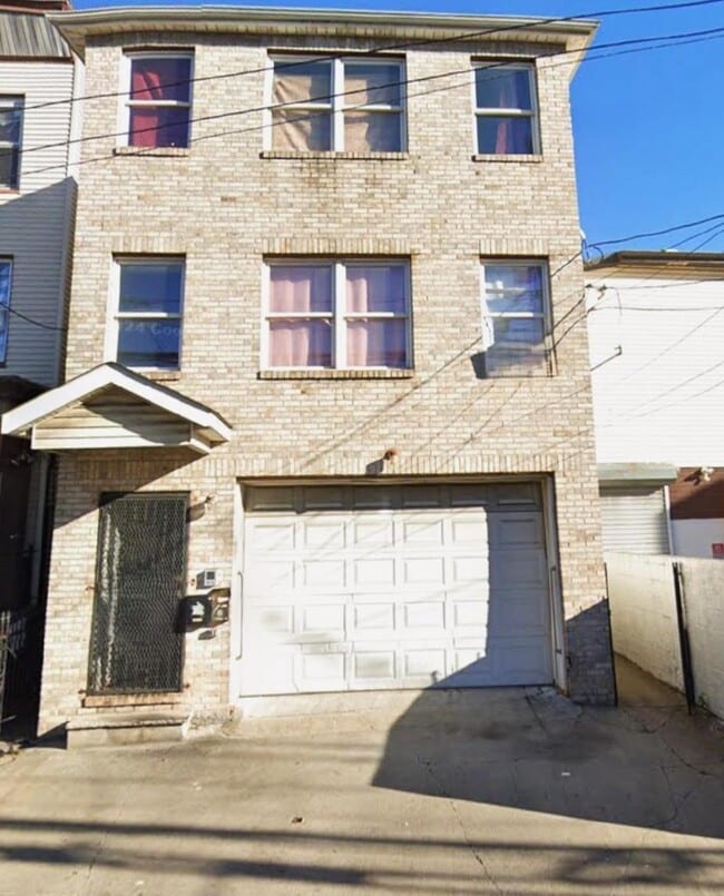 Building Photo - 158 Tonnelle Ave