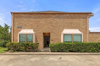 Building Photo - 9200 W Bellfort Ave