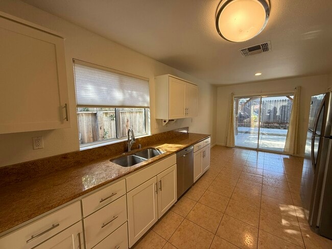 Foto del edificio - 1203 Caricia Dr