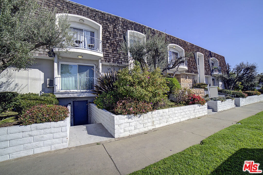 Primary Photo - 2884 Sawtelle Blvd