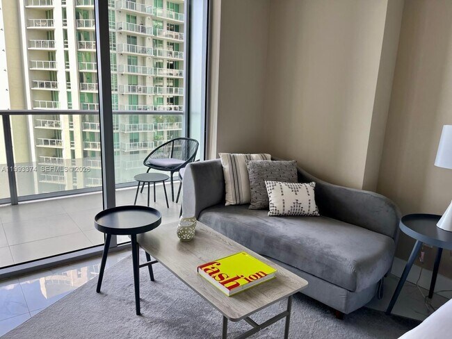 Foto del edificio - 1300 Brickell Bay Dr