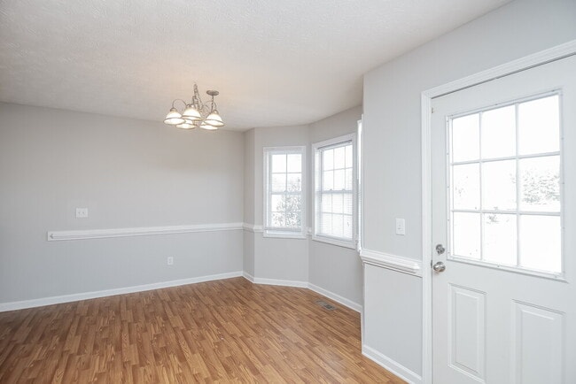 Foto del edificio - 268 Fairview Ln