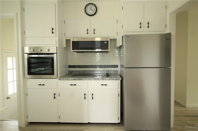 Foto del edificio - 301 Thompson Blvd