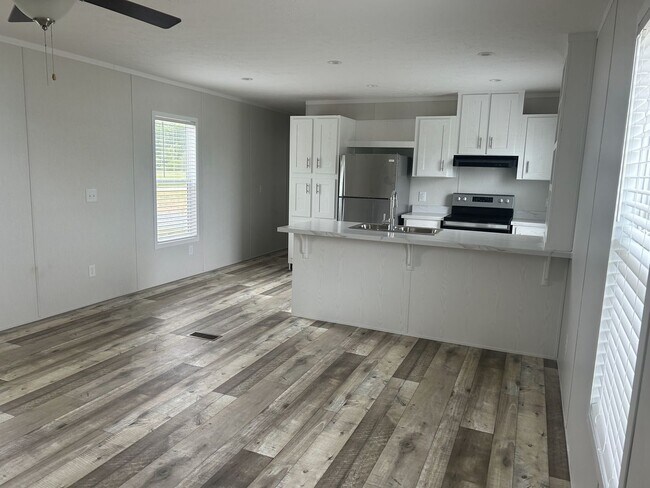 Building Photo - New Home! 3 Bedroom/2 Bath