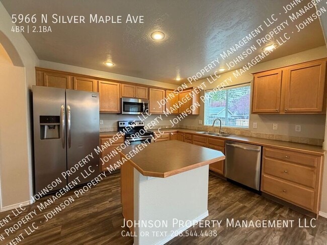 Foto del edificio - 5966 N Silver Maple Ave