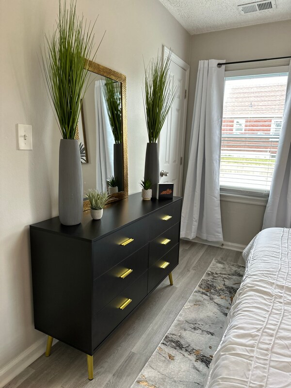 Foto del edificio - 2500 Emil Ave