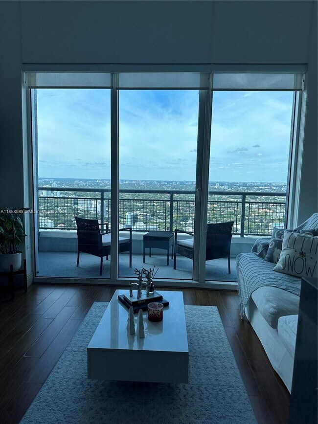 Foto del edificio - 60 SW 13th St