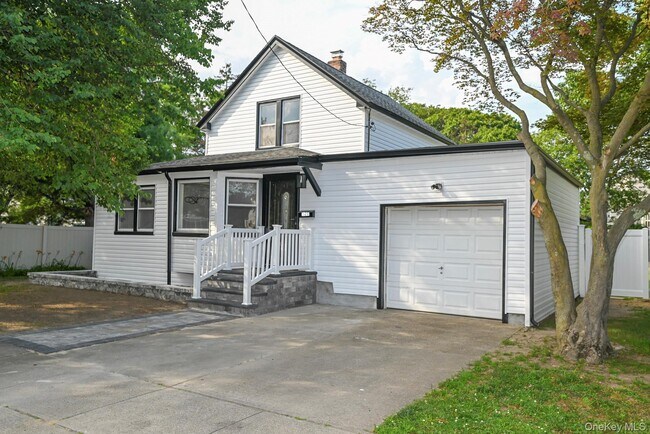 Building Photo - 520 Farrington Rd