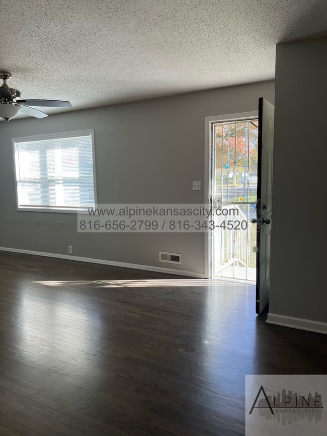 Foto del edificio - 4 Bedroom Home in South KC