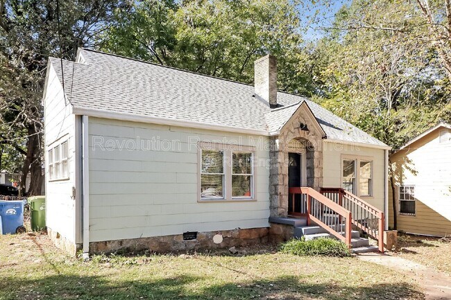 Building Photo - 371 Haas Ave SE