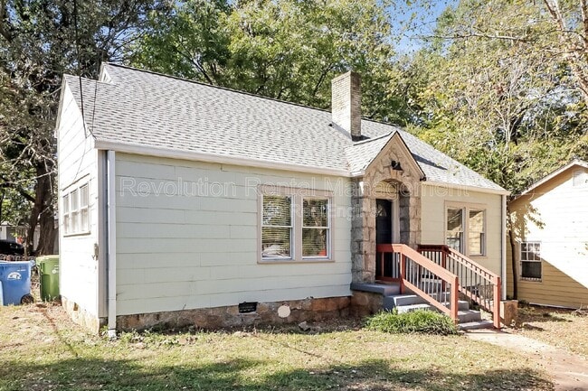 Photo - 371 Haas Ave SE House