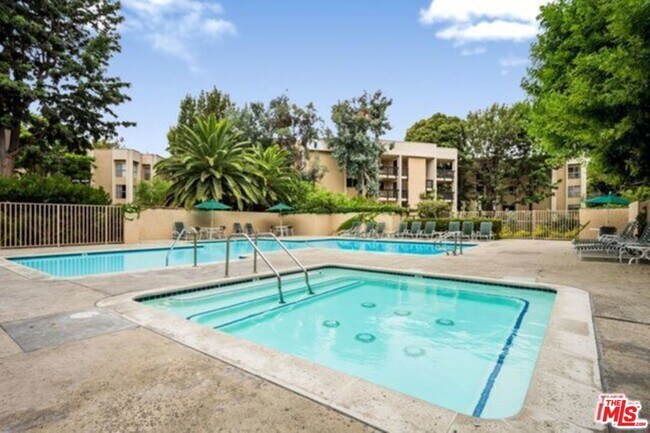 Building Photo - 7120 Raintree Cir
