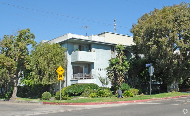 Foto del edificio - 10981 Rose Ave