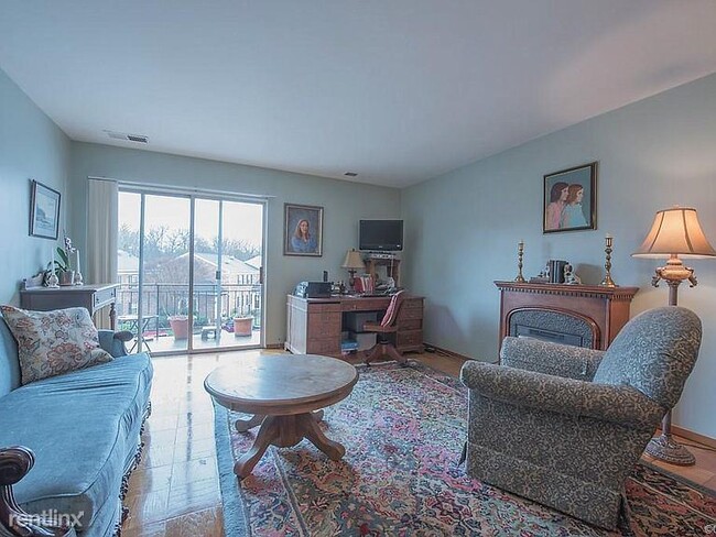 Building Photo - 2 br, 1.5 bath Condo - 5 Red Fox Ln