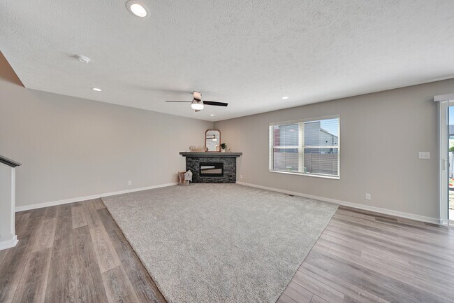 Foto del edificio - 8221 Colby Pl