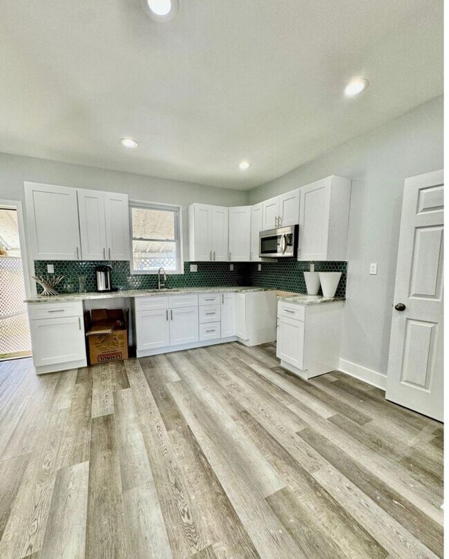 Foto del edificio - 4530 Salmon St