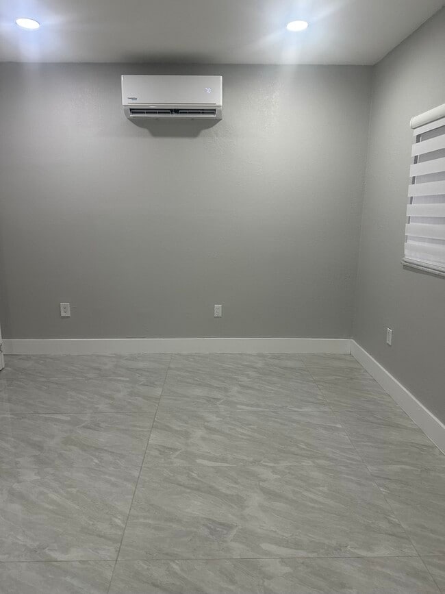 Building Photo - 4942 SW 140th Ave