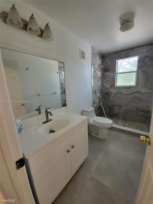 Foto del edificio - 3 br, 2.5 bath House - 8623 N Southgate Sh...