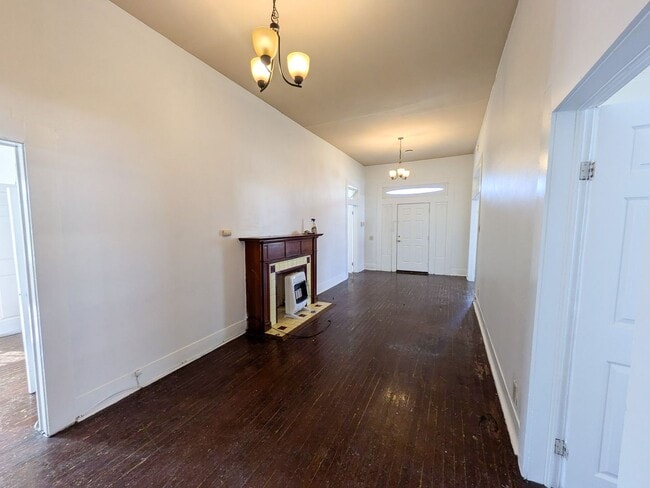 Building Photo - 1385 Long Ave