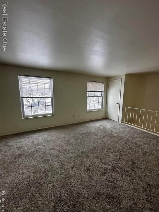 Building Photo - 102 Princeton Dr