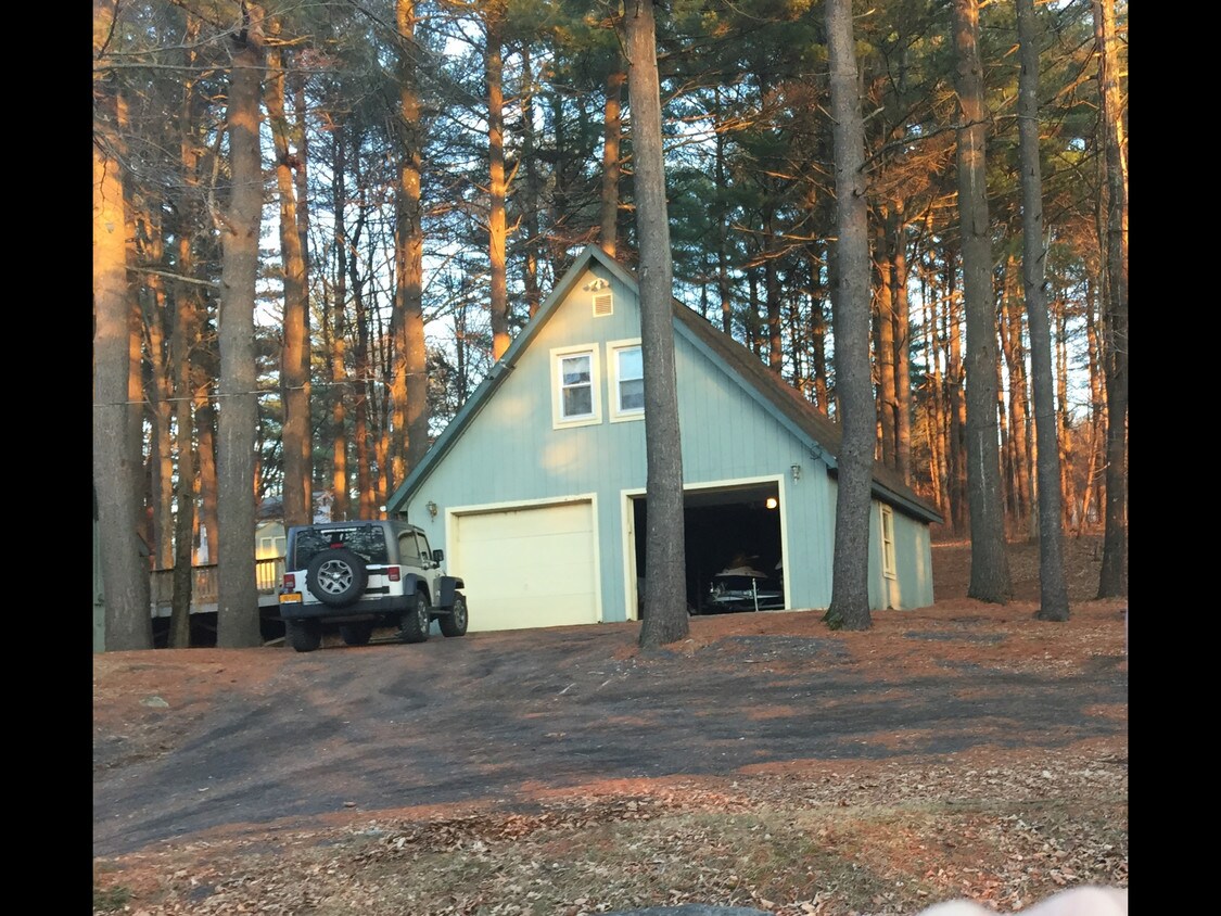 View from road. Main House to left - 190 Green Lake Rd