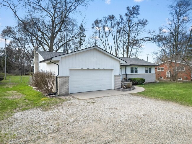 Building Photo - 48737 Dequindre Rd