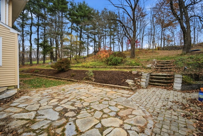 Foto del edificio - 1108 New Britain Ave