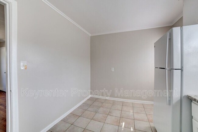 Building Photo - 1416 S Quaker Ave