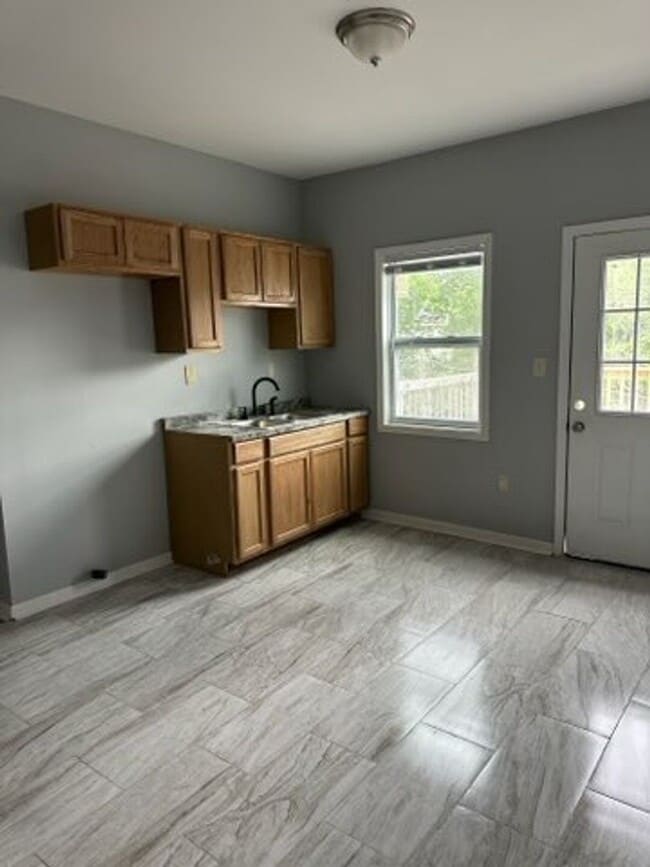 Newly renovated two bedroom apartments - Newly renovated two bedroom apartments