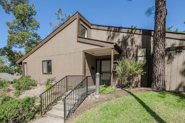 Building Photo - 3220 La Mesa Dr
