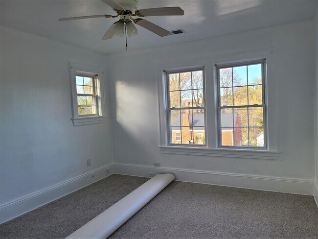 Building Photo - 3214 Forest Hill Ave NW