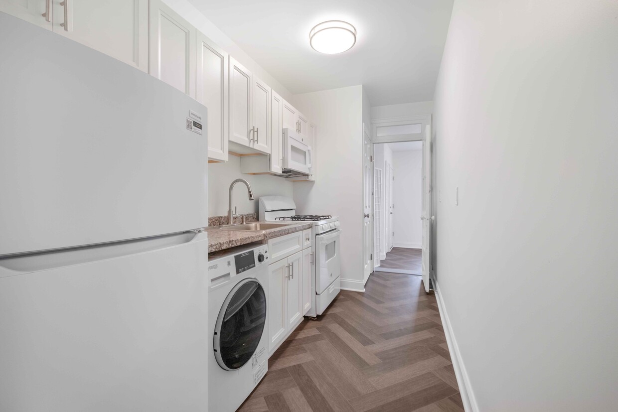 Primary Photo - 3930 10th St NE