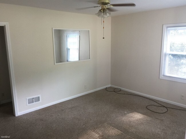 Building Photo - 286 Burr St