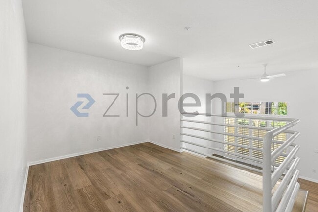 Building Photo - Unit