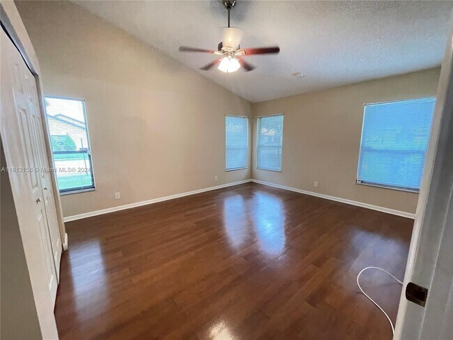 Building Photo - 7165 Wisteria Way