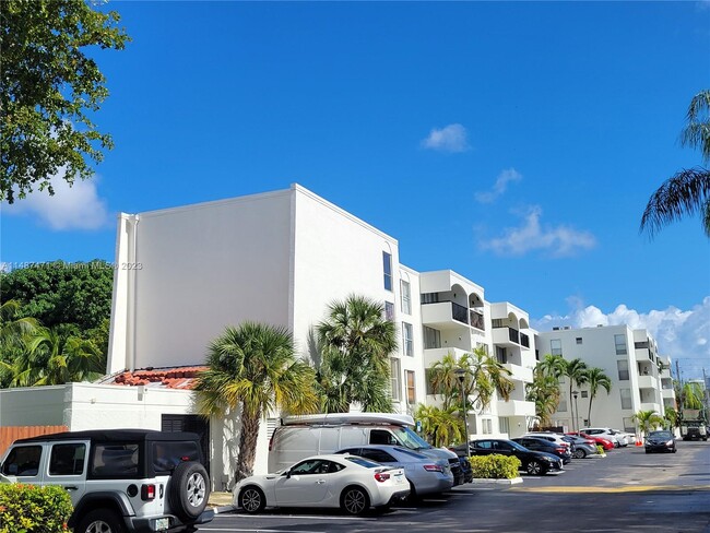 Building Photo - 2150 SW 16th Ave