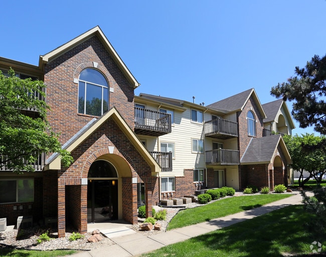 Enclave by Broadmoor Apartments in Omaha, NE