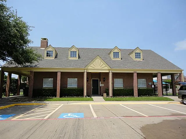 Building Photo - 2866 Crestview Dr