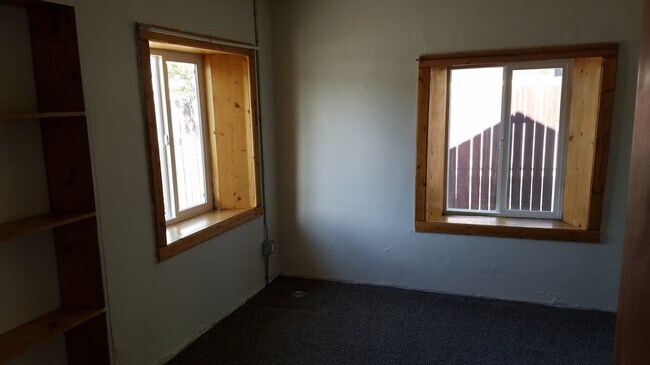 Dormitorio 2 - 122 W South 2nd St