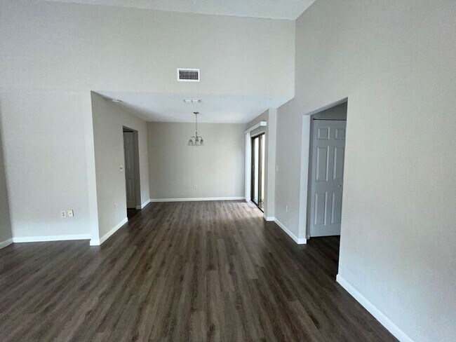 Building Photo - 1880 N Crystal Lake Dr