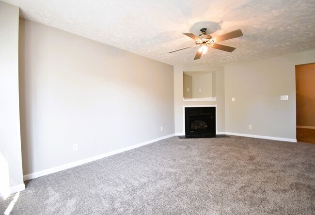 Building Photo - Coming Soon 3 Bedroom 2.5 Bathroom Townhome